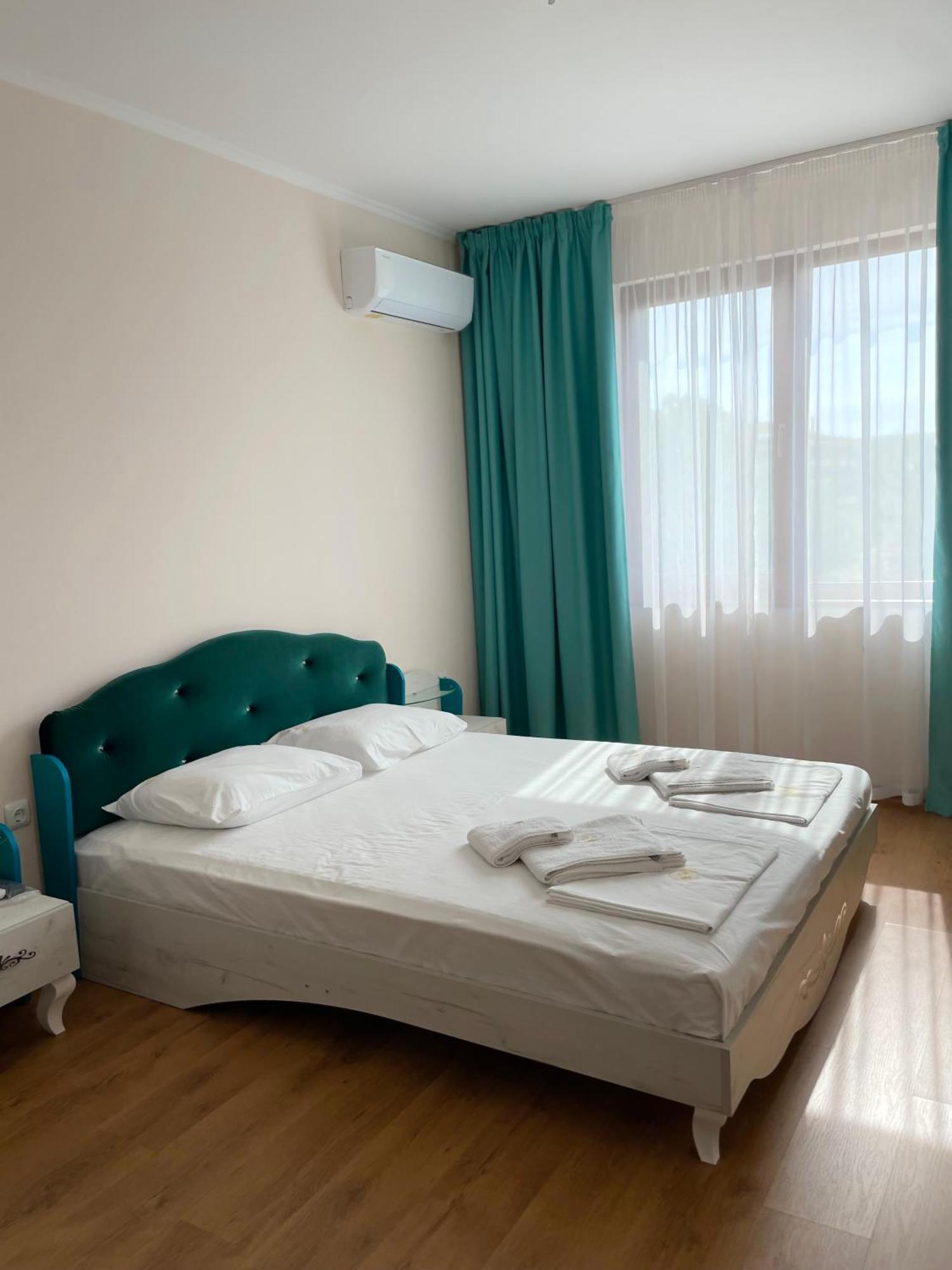 Long Sunny Holiday Shkorpilovtsi Bagian luar foto